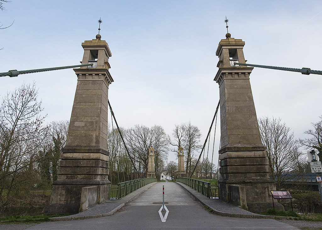 Tour Bodensee 03 - 2016_KA78418-1 Kopie.jpg - Hier an der alten Hängebrücke nähe Langenargen hatten wir einen schönen Übernachtungsplatz , von dem aus man schöne Spaziergänge unternehmen konnte